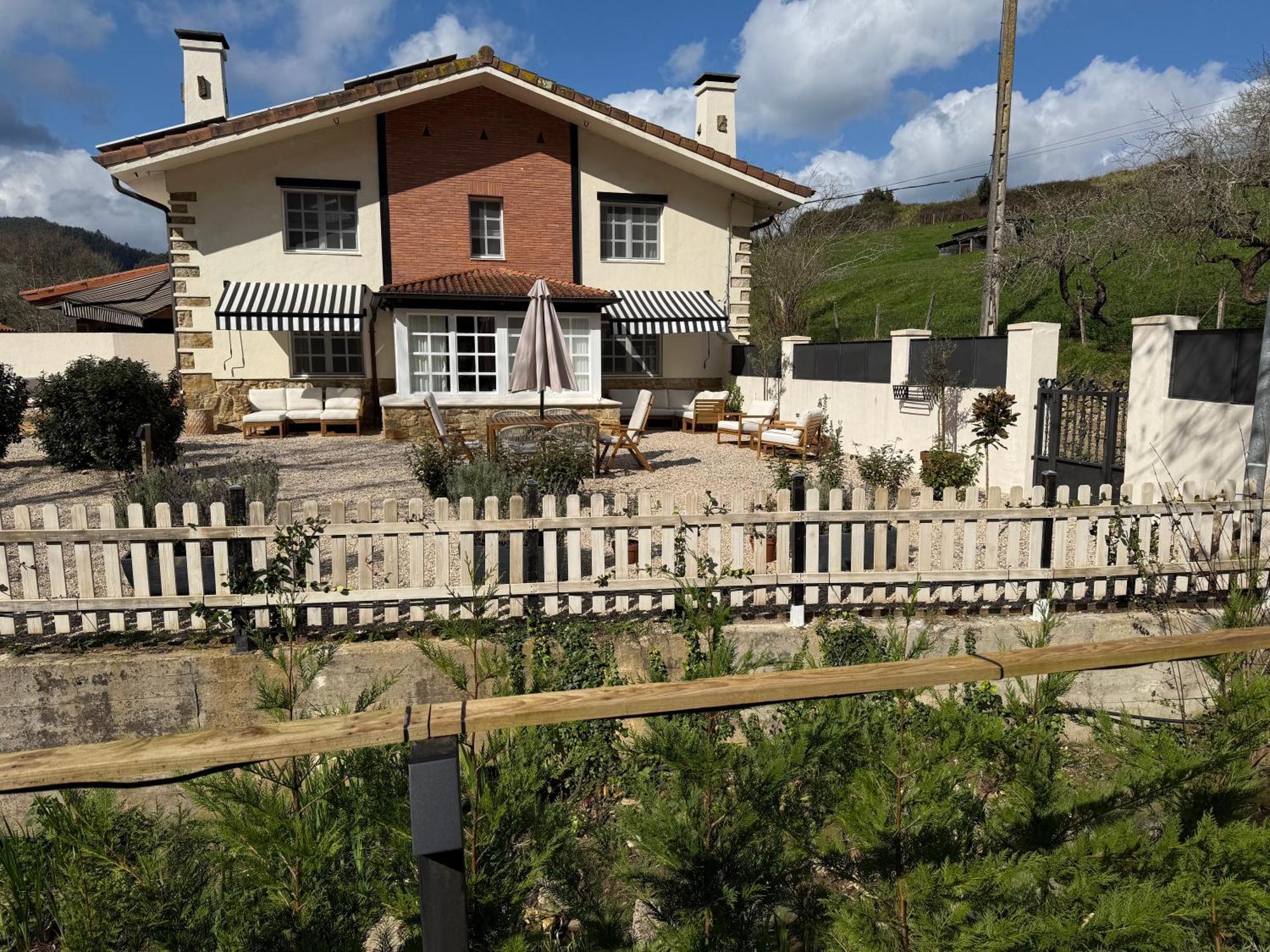 Gurah Boutique Apartments Бакио Екстериор снимка